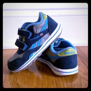 Reebok baby Sneaker USA size 5 in baby